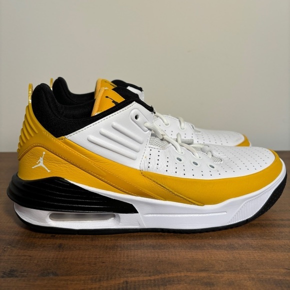 Nike Shoes - Nike Air Jordan Max Aura 5 Shoes Sneakers DZ4353-701 Size 8 Men / 9.5 Women
